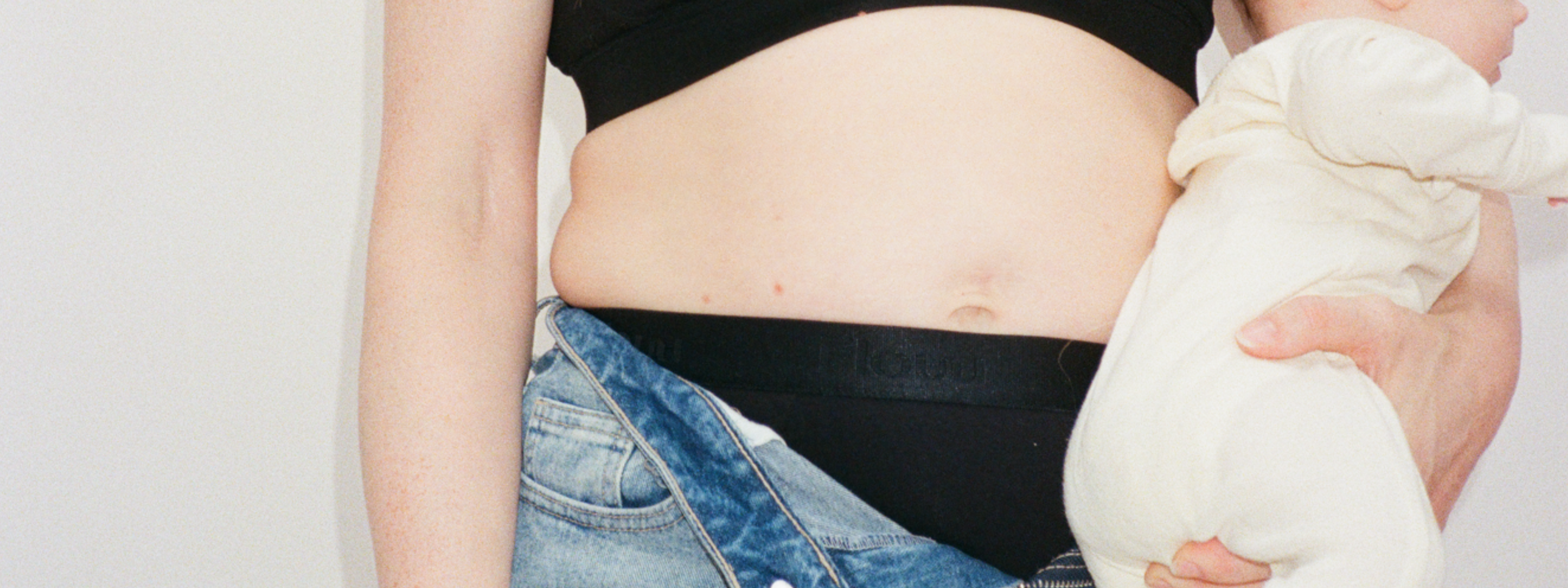 Første menstruation efter fødsel – hvorfor er den anderledes?