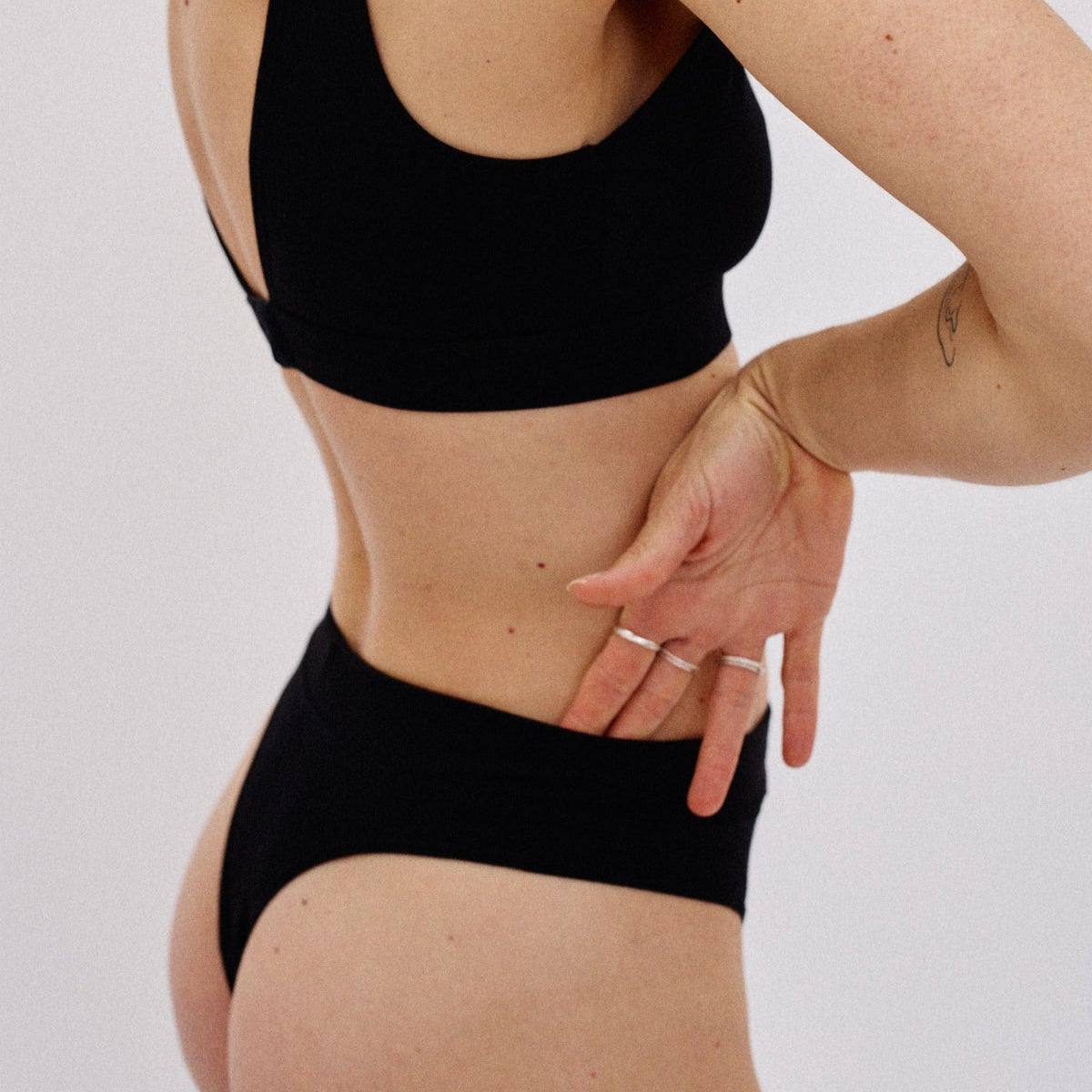 Everyday Flow Thong - high rise - black